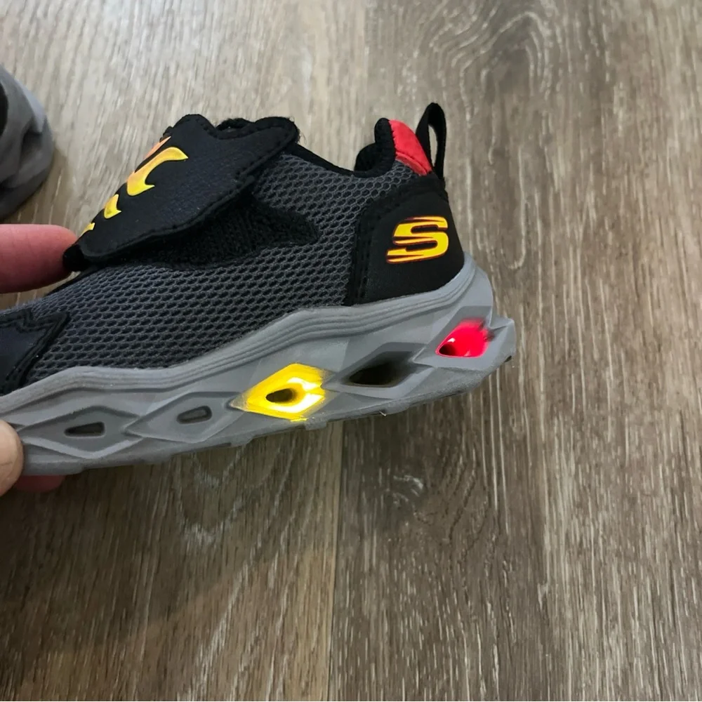 Skechers Infant Boys Flame Light Up Sneakers Size 5